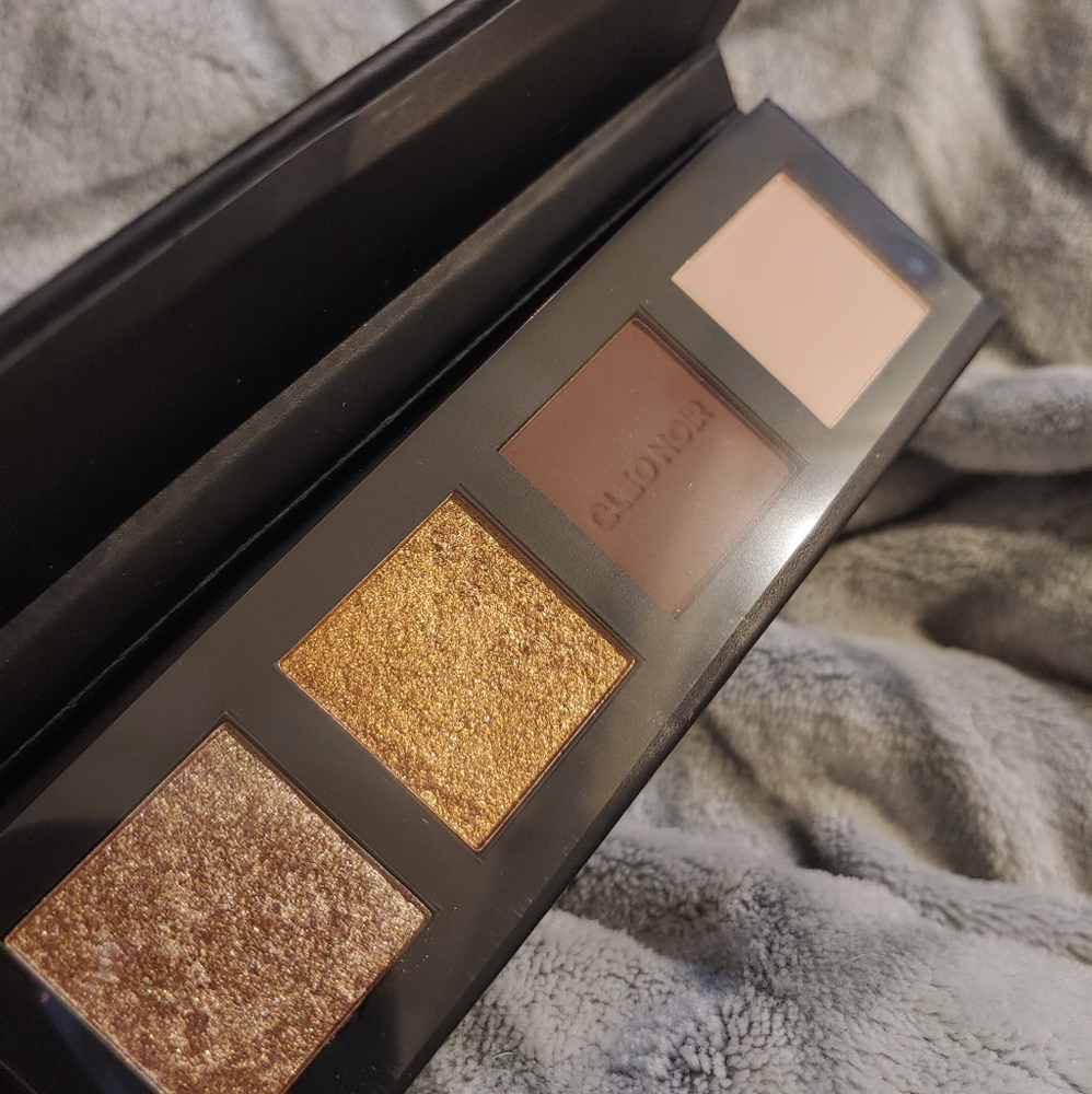 Cleo Noir The Eyeshadow Palette Color: Nude